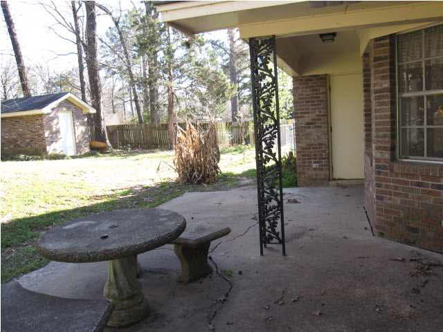 32 Crosswoods Road Brandon, MS 39042 - Photo 18 of 21 Back Patio for dining outside