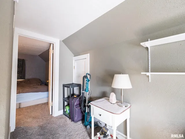 $99,900 | 537 South Byron Court, Peoria, IL 61604