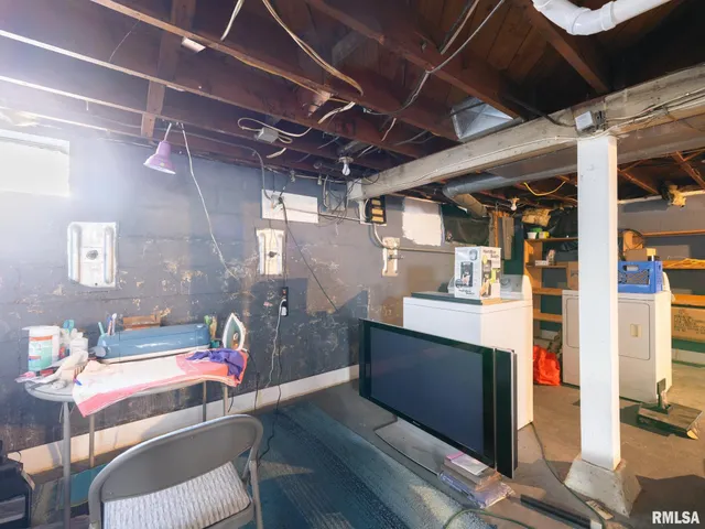 $99,900 | 537 South Byron Court, Peoria, IL 61604