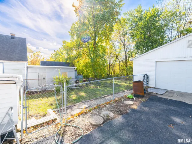 $99,900 | 537 South Byron Court, Peoria, IL 61604