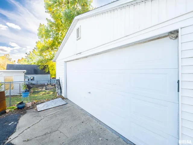 $99,900 | 537 South Byron Court, Peoria, IL 61604