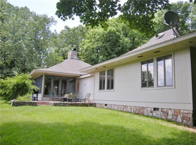 3217 Sherwood Road Sewanee, TN 37375 - Photo 18 of 20 Grab a cold ice tea with a little fresh mint and step out onto the patio for comfortable entertaining with friends and family.