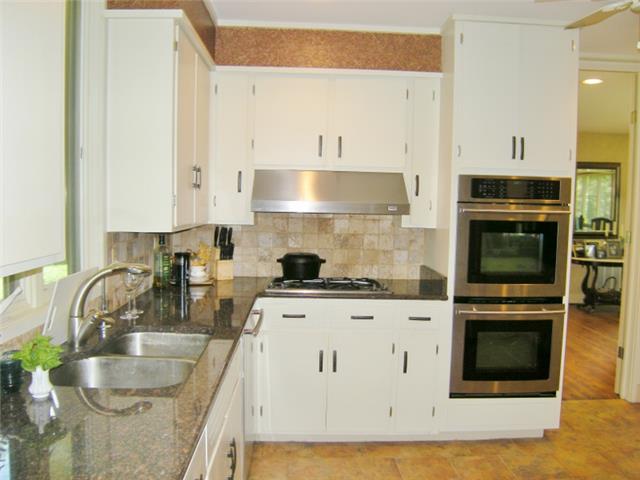 3217 Sherwood Road Sewanee, TN 37375 - Photo 10 of 20 Double ovens make for easy entertaining.