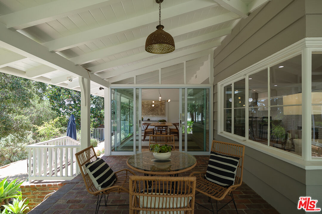 1955 Windover Road Pasadena, CA 91107 - Photo 9 of 62