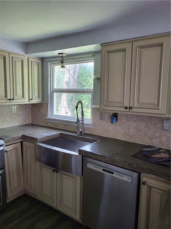 4748 Rolling Hills Road Pittsburgh, PA 15236 - Photo 13 of 47 Gallery Image 13