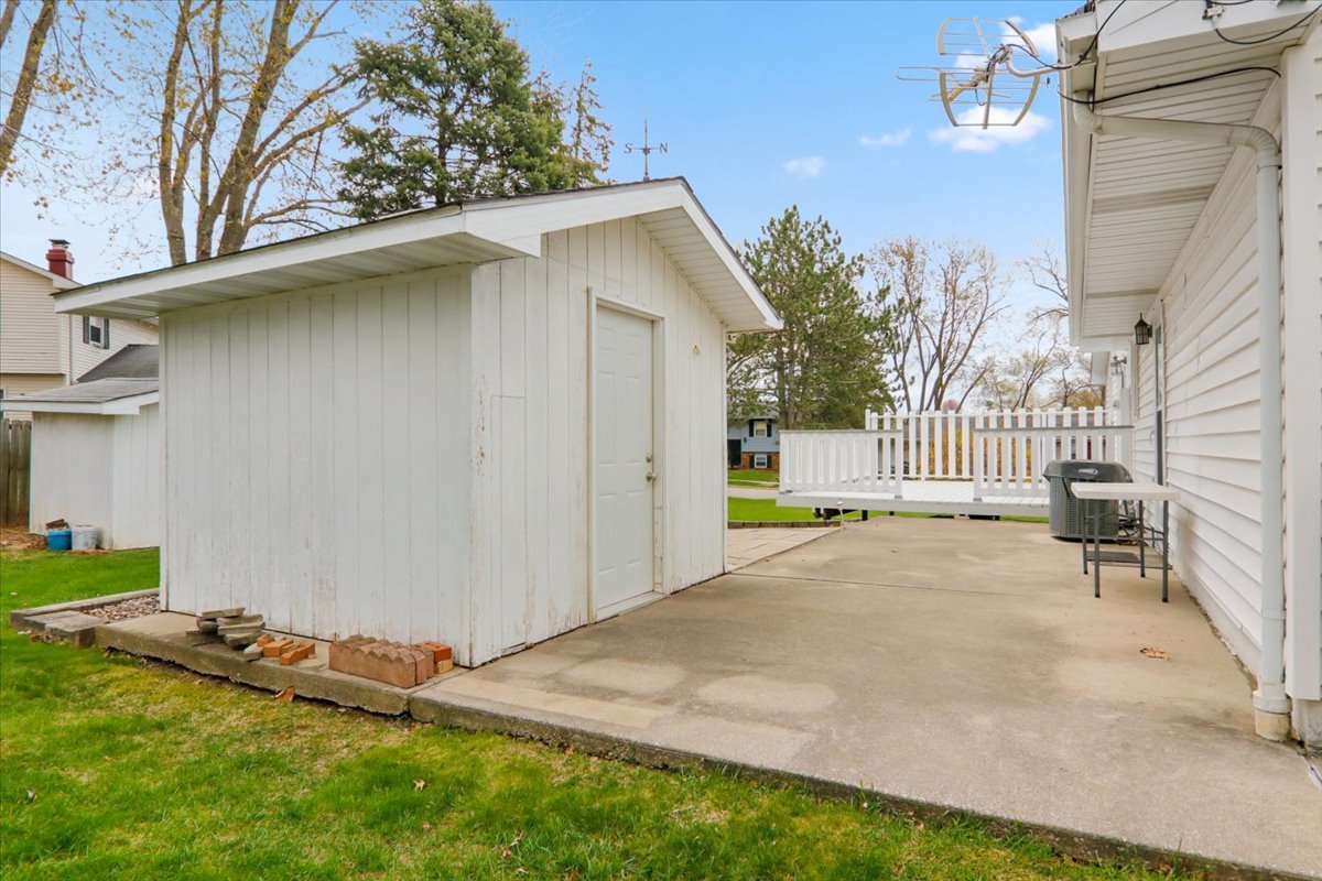 720 Lara Road Normal, IL 61761 - Photo 29 of 30 a backyard of a house