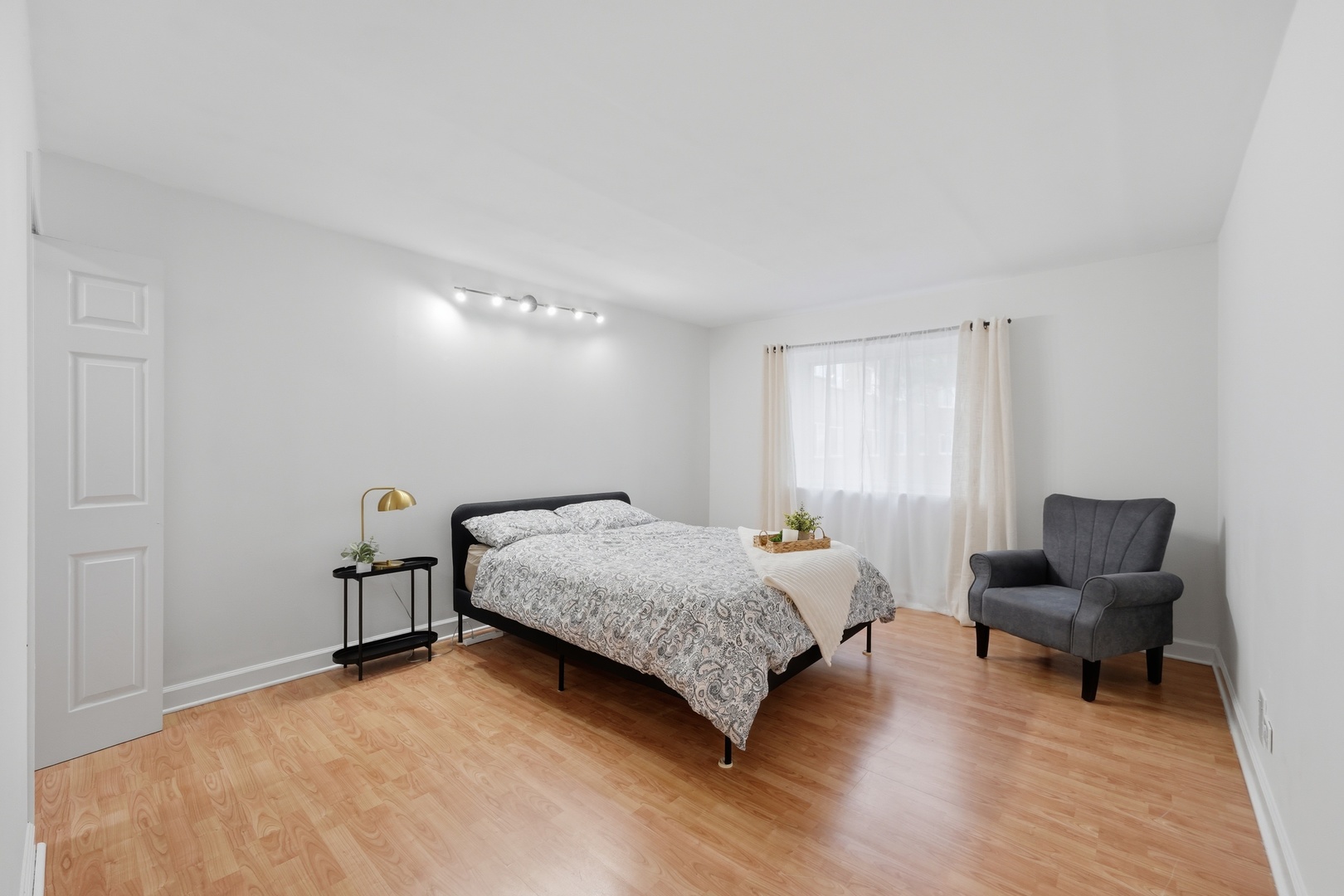 220 South Roselle Road, Unit 321 Schaumburg, IL 60193 - Photo 10 of 33 Gallery Image 10