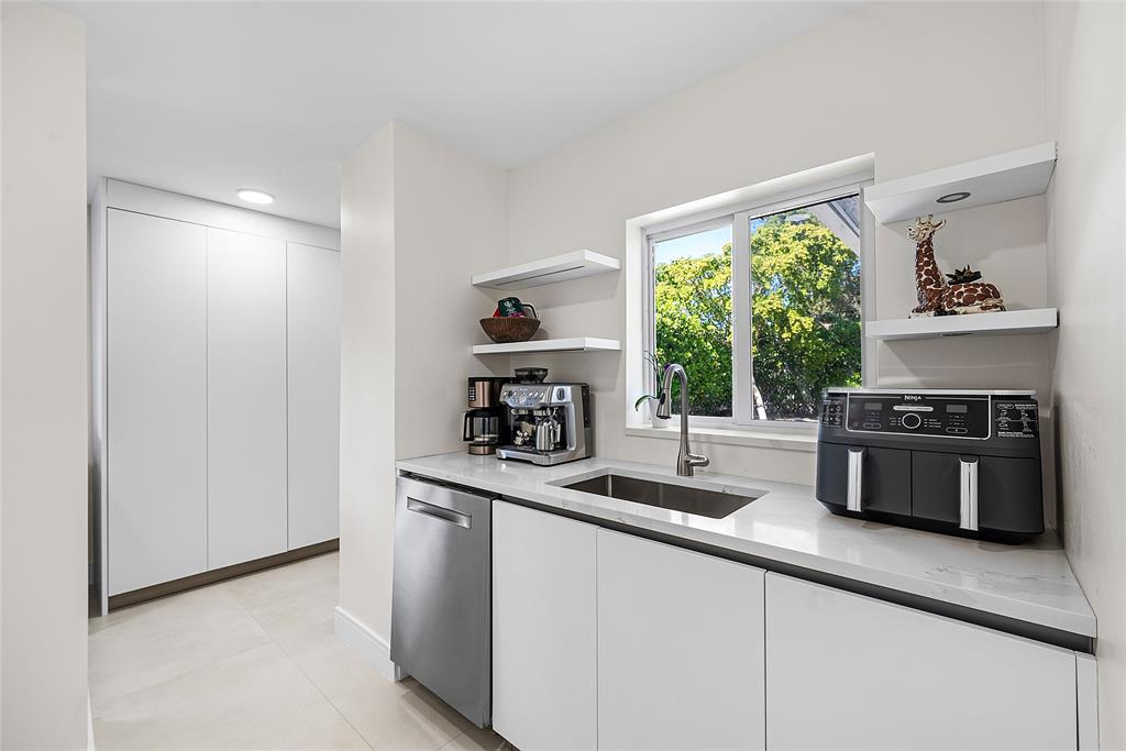 2233 Northeast 30th Court Lighthouse Point, FL 33064 - Photo 30 of 48