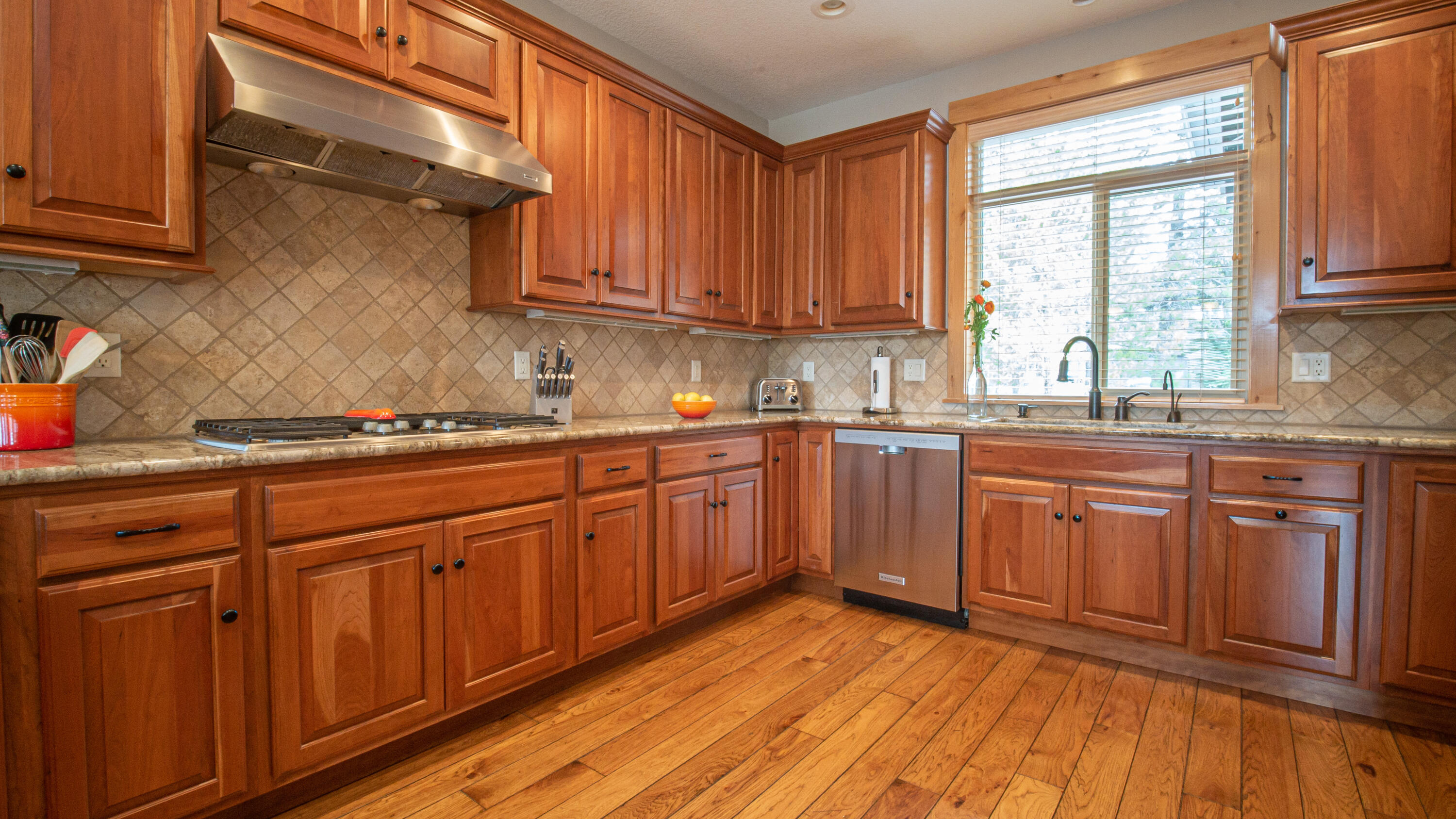 18177 Oregon Loop Sunriver, OR 97707 - Photo 10 of 34 Kitchen