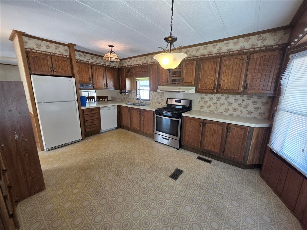 28 Lane East Coventry, RI 02816 - Photo 6 of 16