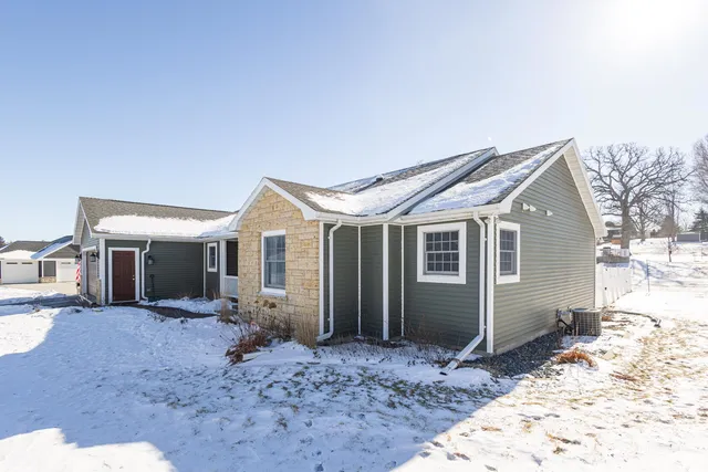 $379,900 | 105 Ridge Avenue, Benton, WI 53803