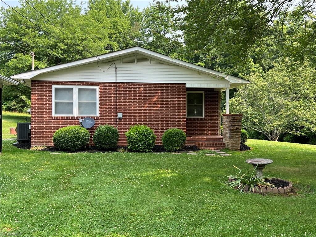 1657 Austin Traphill Road Elkin, NC 28621 - Photo 3 of 28