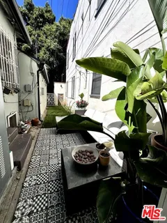 $2,400 | Reservoir Street, Los Angeles, CA 90026