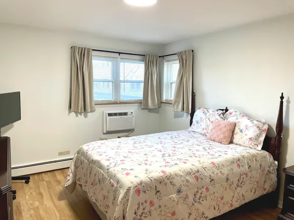 $1,950 | 1539 Park Avenue, Unit 2N, River Forest, IL 60305