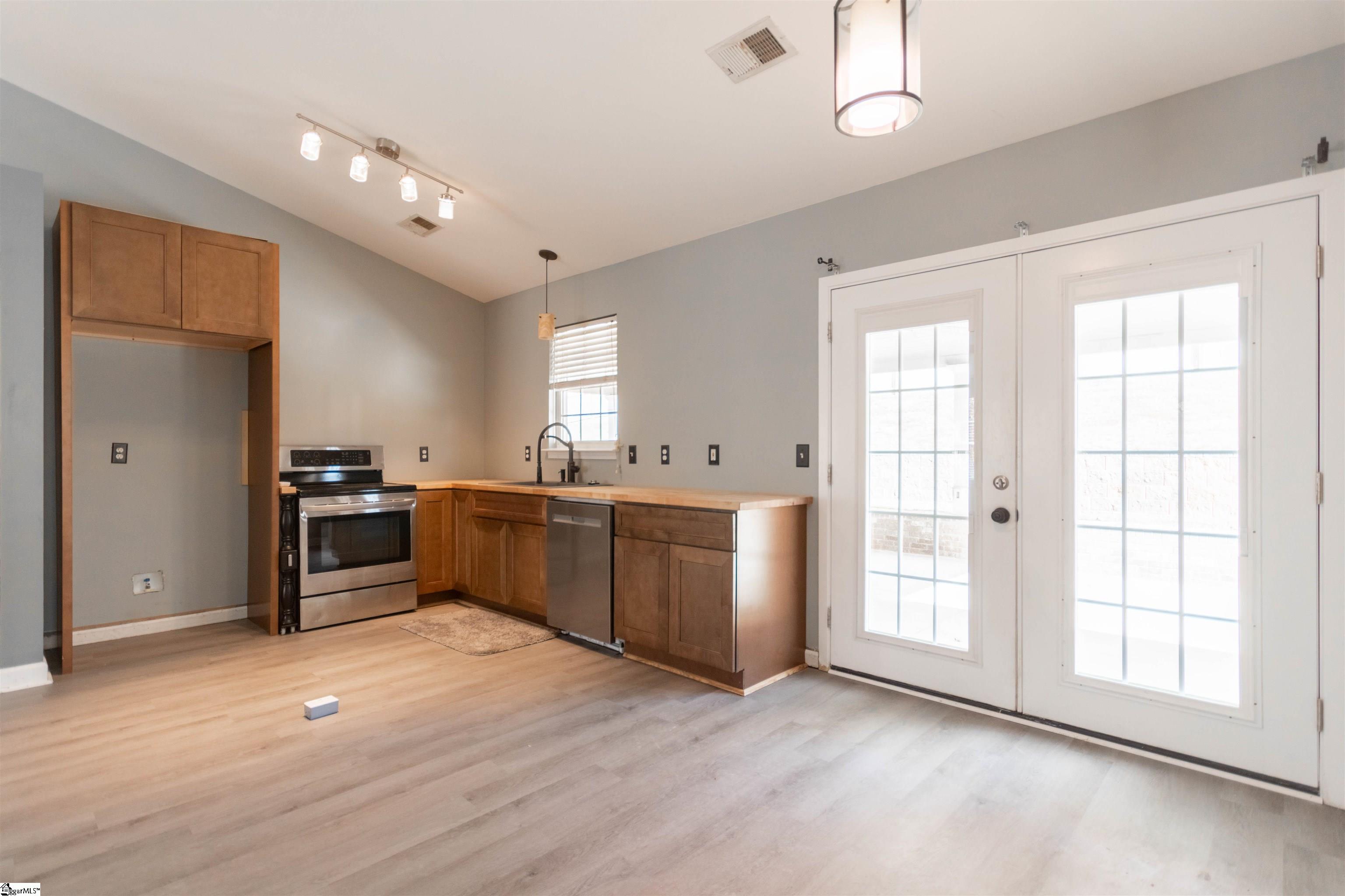 243 State Rd S-42-2088 Lyman, SC 29365 - Photo 6 of 17