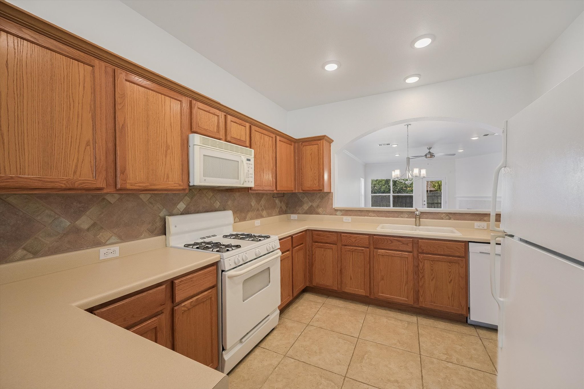 1732 Amberwood Loop Kyle, TX 78640 - Photo 4 of 17 Gallery Image 4