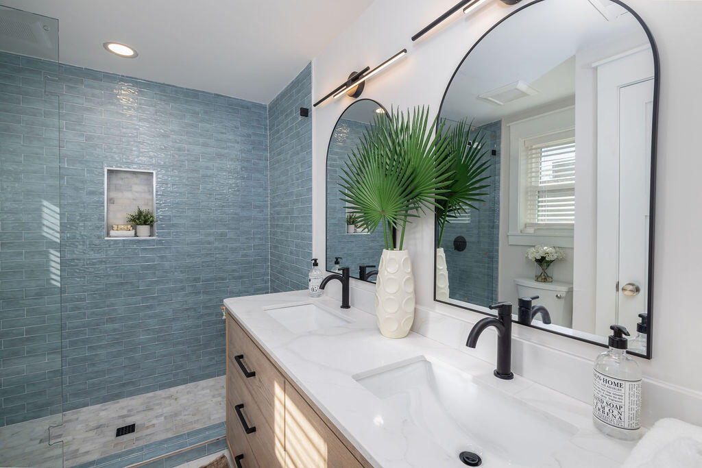 1717 Pinecrest Road Charleston, SC 29407 - Photo 17 of 33 Primary bathroom