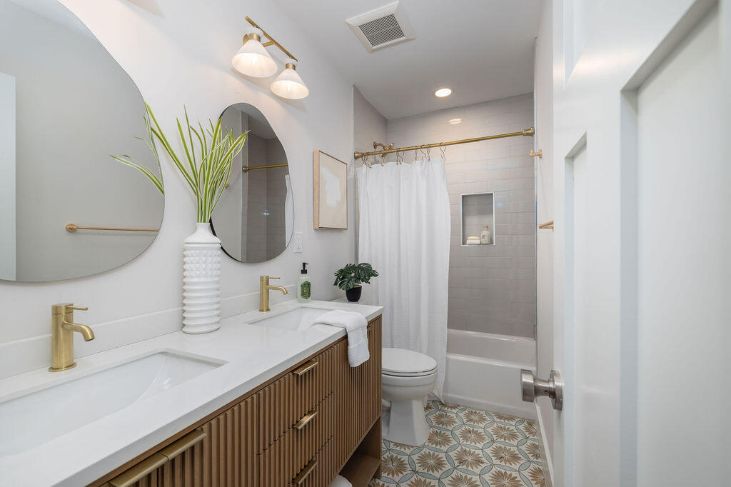 1717 Pinecrest Road Charleston, SC 29407 - Photo 24 of 33 Third bathroom off of hall