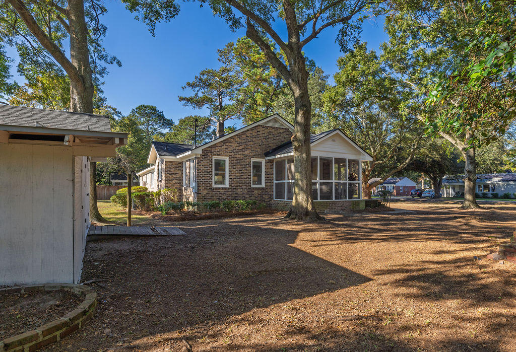 1717 Pinecrest Road Charleston, SC 29407 - Photo 28 of 33 Side yard