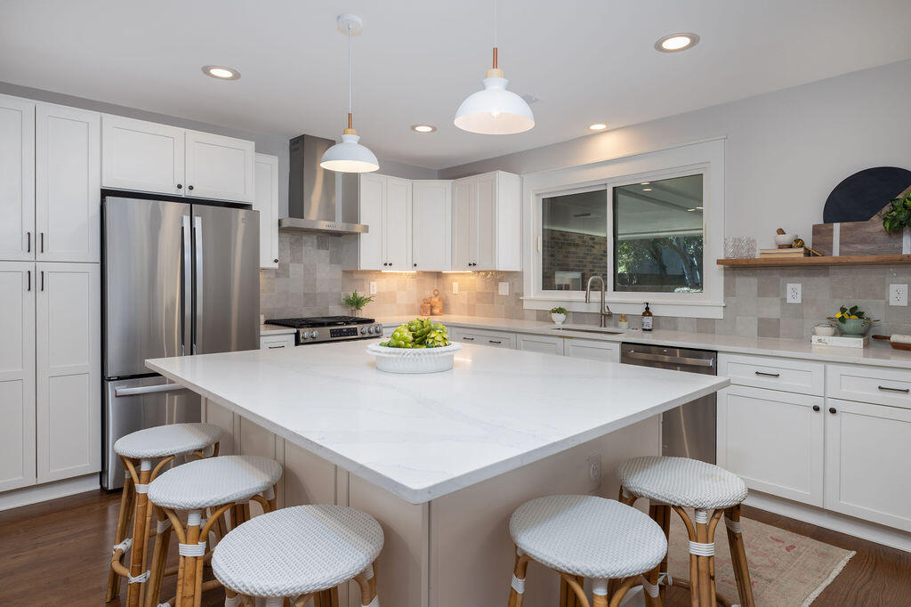 1717 Pinecrest Road Charleston, SC 29407 - Photo 4 of 33 Kitchen island