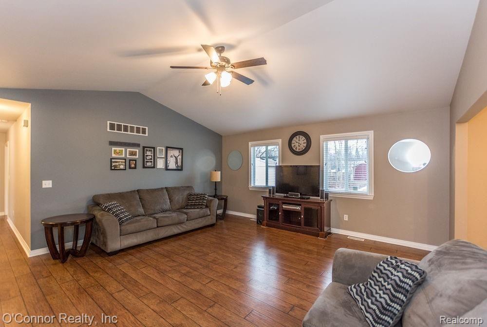 9519 Amy Road Algonac, MI 48001 - Photo 4 of 17