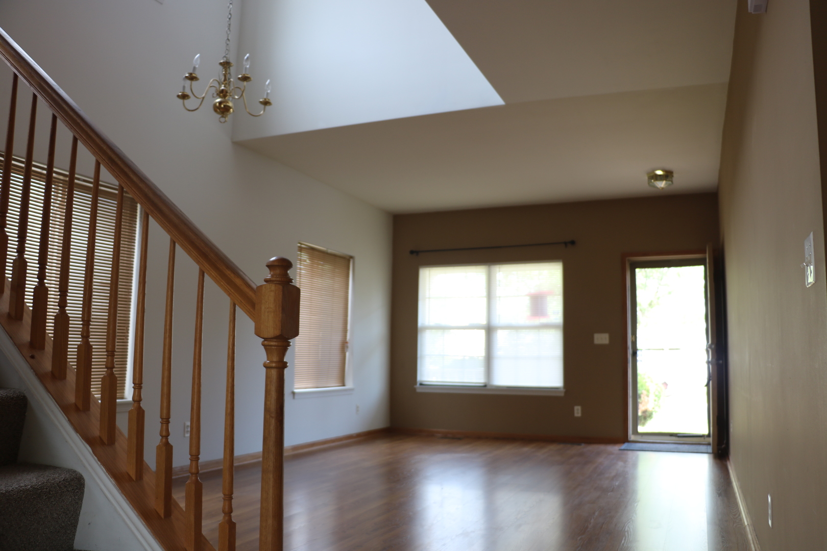 379 Reston Circle Romeoville, IL 60446 - Photo 3 of 23