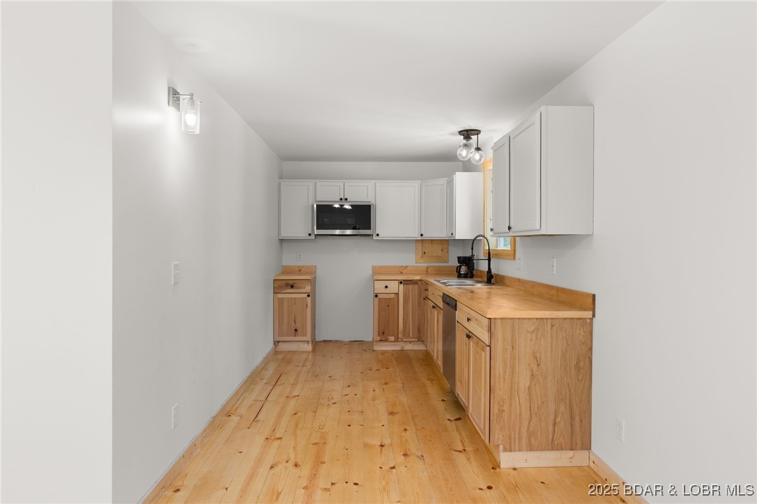 26413 Gardiner Road Edwards, MO 65326 - Photo 13 of 29 Ample kitchen space