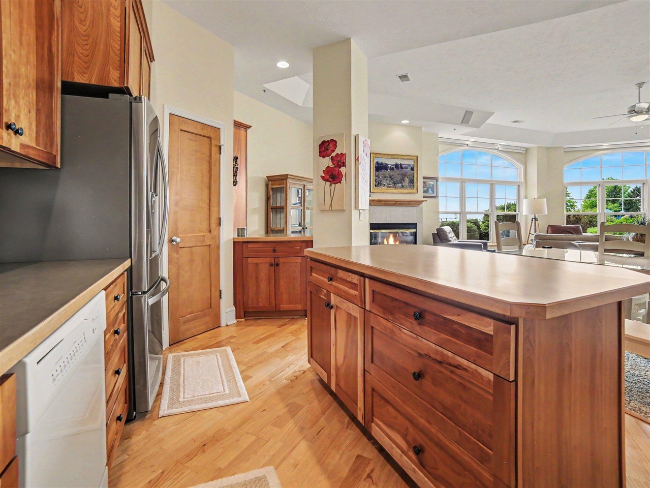 300 South Rath Avenue, Unit 22 Ludington, MI 49431 - Photo 4 of 28