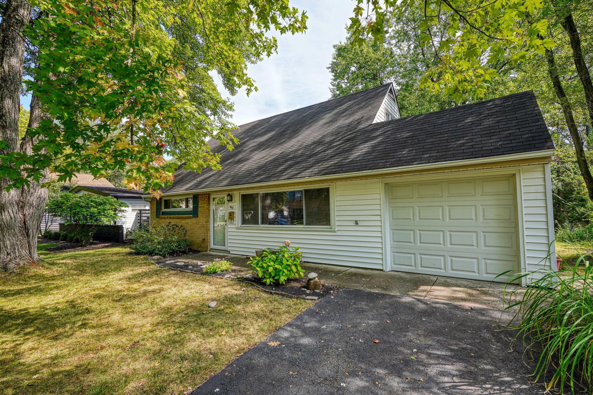 862 Afton Road Columbus, OH 43221 - Photo 3 of 25 862 Afton Rd (3)
