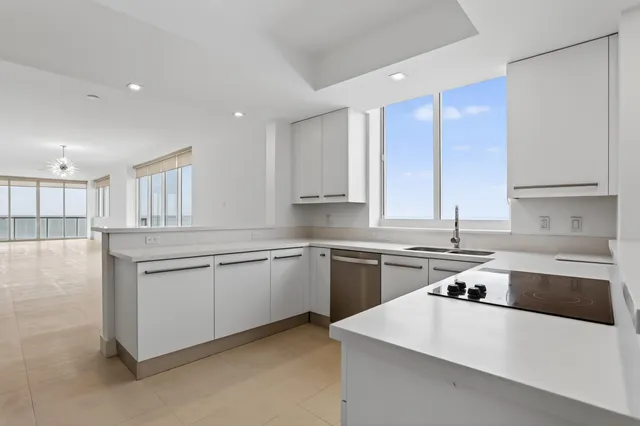 $1,945,000 | 704 North Ocean Boulevard, Unit 701, Pompano Beach, FL 33062