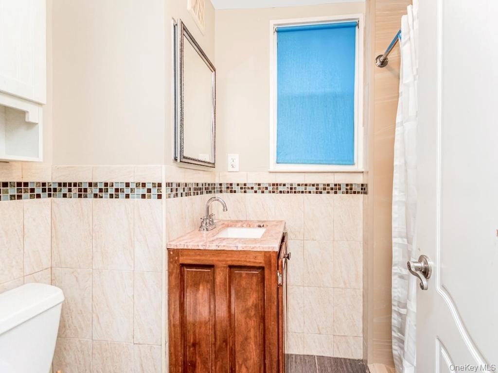 4004 Rombouts Avenue Bronx, NY 10466 - Photo 13 of 37