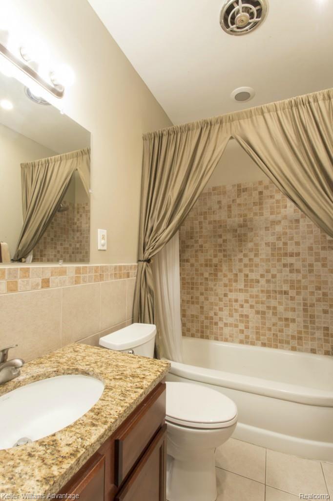 28515 Quail Hollow Road Farmington, MI 48331 - Photo 25 of 37 35-Quail Hollow_28515.jpg