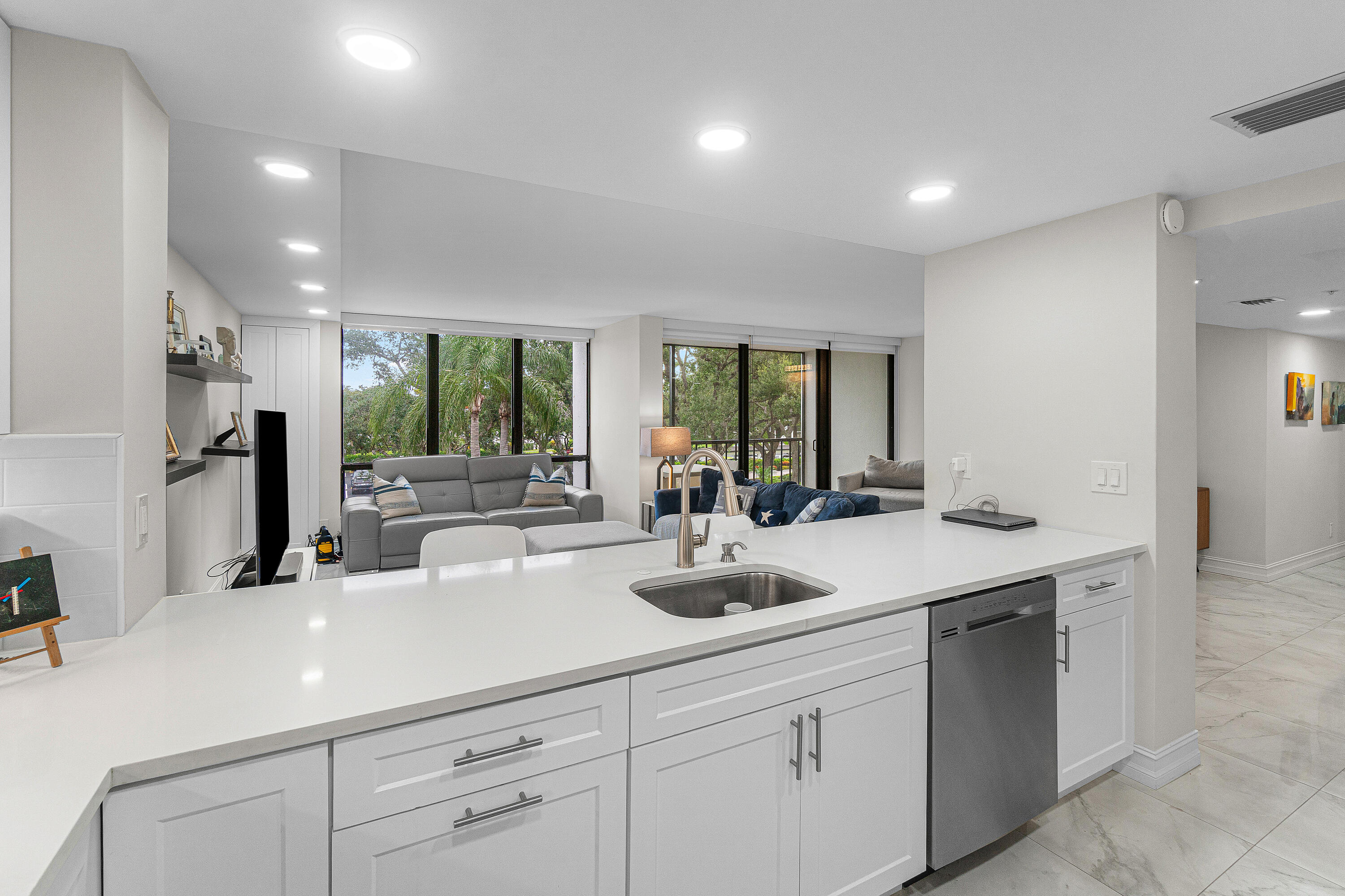 7768 Lakeside Boulevard, Unit 533 Boca Raton, FL 33434 - Photo 10 of 29 Kitchen