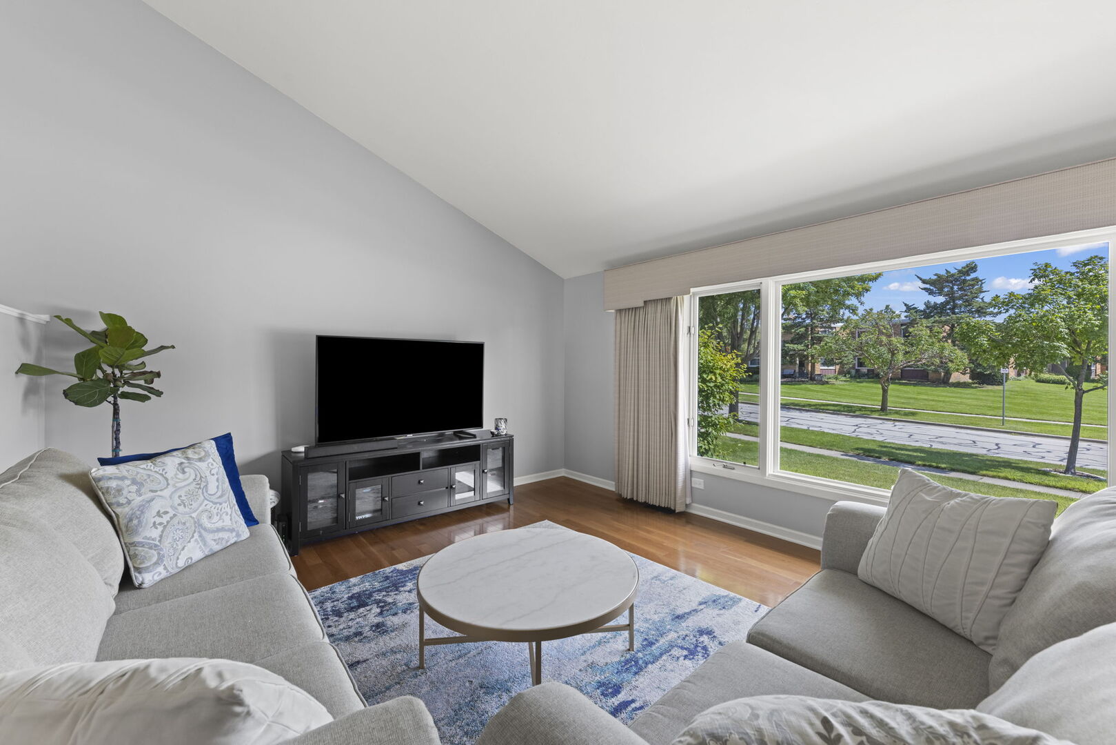 1350 Rebecca Road Lombard, IL 60148 - Photo 3 of 40 Gallery Image 3
