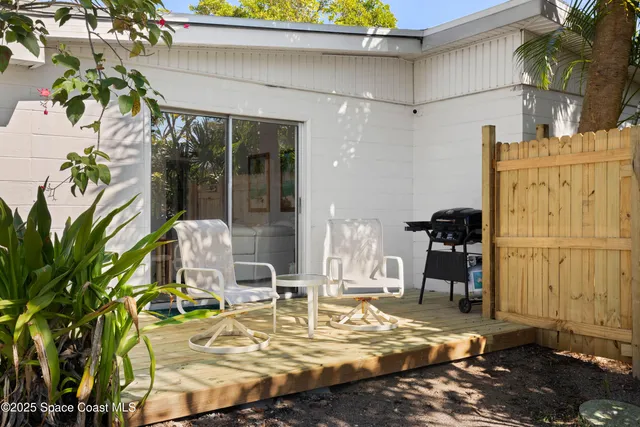 a view of a dinning table and chairs in patio