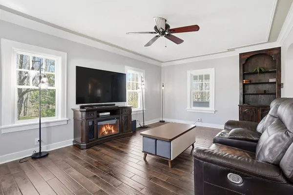 $575,000 | 218 North 4th Avenue, St. Charles, IL 60174