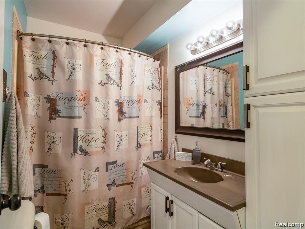 4836 Newburg Road Bancroft, MI 48414 - Photo 10 of 20 IMG_4090.CR2