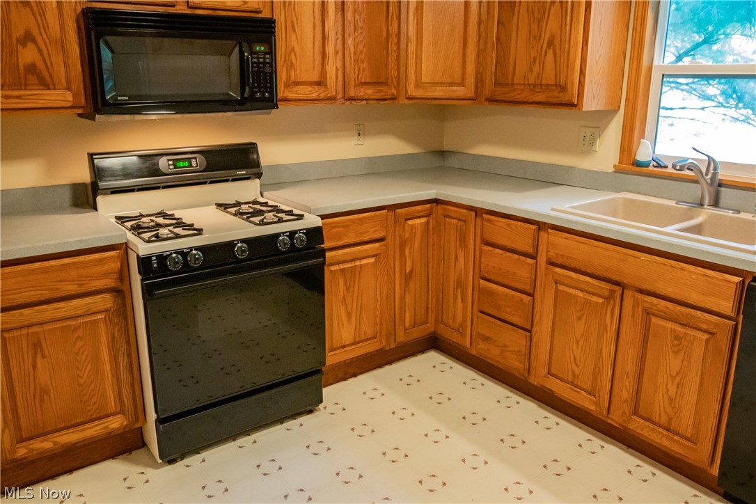 37096 Sugar Ridge Road North Ridgeville, OH 44039 - Photo 9 of 28
