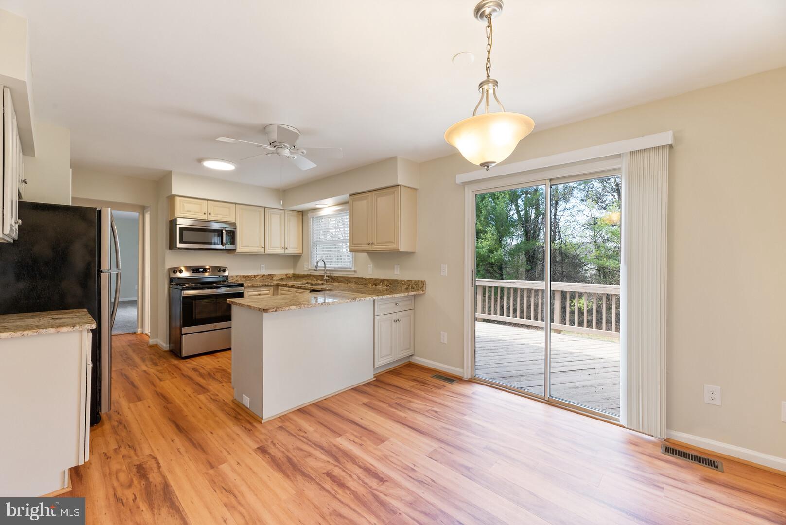 157 Peyton Road Sterling, VA 20165 - Photo 13 of 46 Spacious eat-in area that leads to a large deck