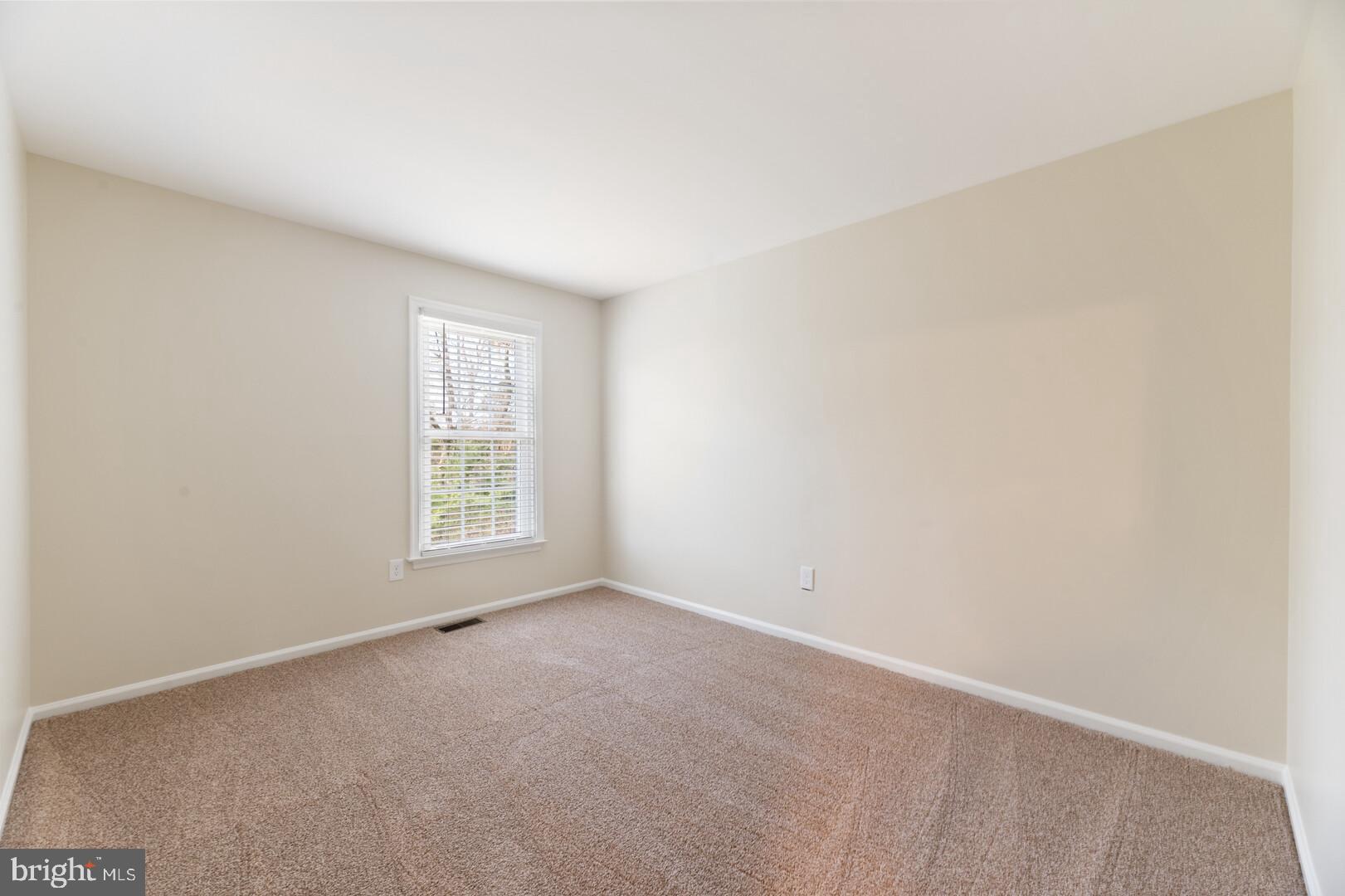 157 Peyton Road Sterling, VA 20165 - Photo 26 of 46 Bedroom 4 - new carpet