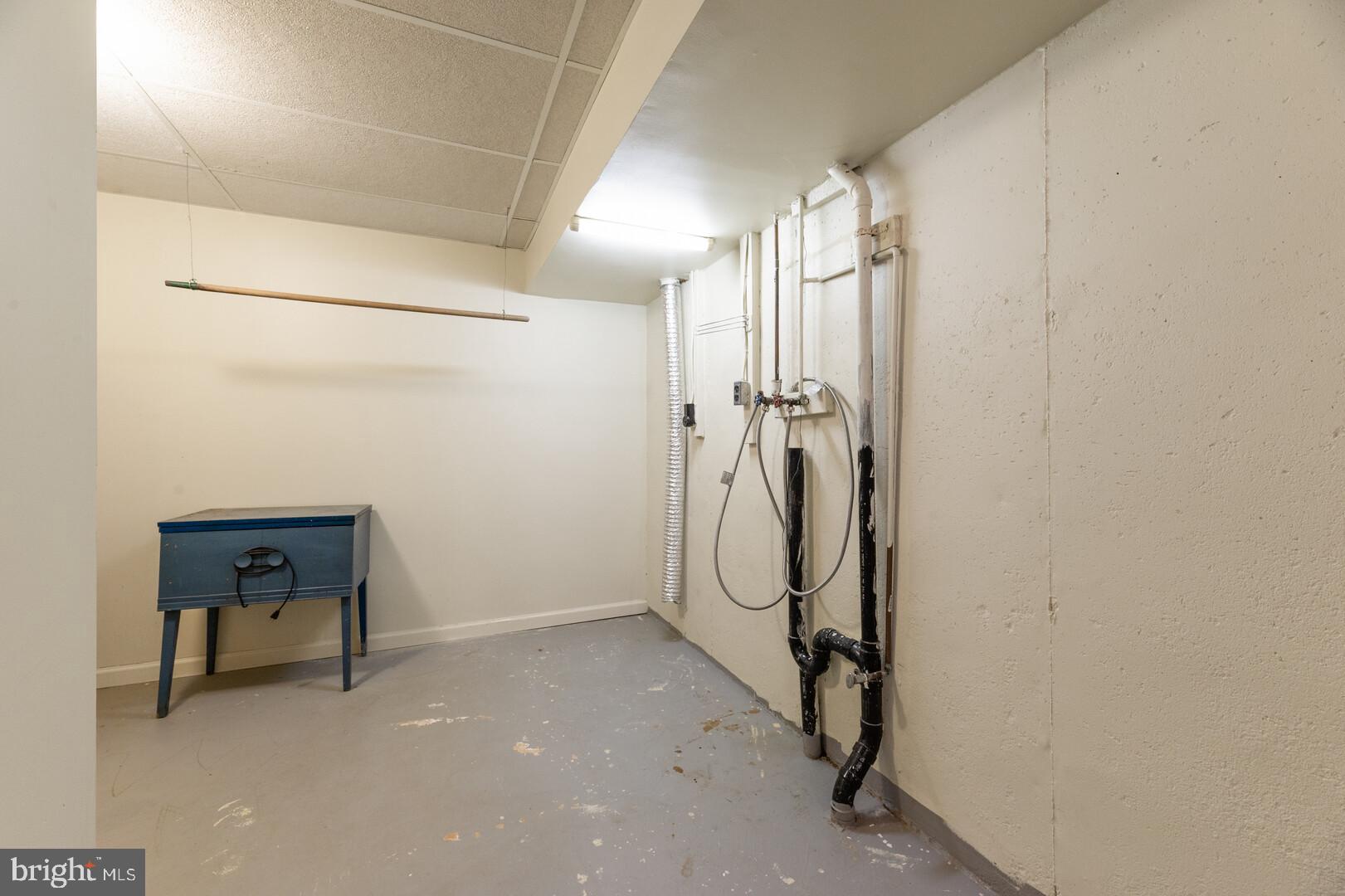 157 Peyton Road Sterling, VA 20165 - Photo 34 of 46 Large laundry room - create a folding oasis