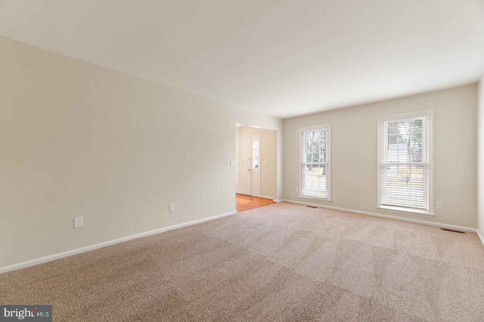 157 Peyton Road Sterling, VA 20165 - Photo 5 of 46 Spacious living room - with new carpet