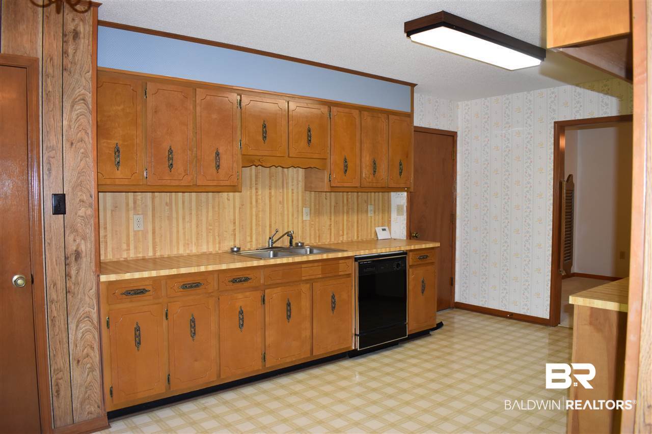 2805 Del Rio Road South Mobile, AL 36693 - Photo 6 of 29