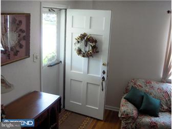 26 Steel Road Havertown, PA 19083 - Photo 4 of 12 Living Room