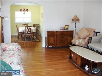 26 Steel Road Havertown, PA 19083 - Photo 5 of 12 Living Room