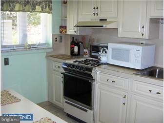 26 Steel Road Havertown, PA 19083 - Photo 7 of 12 Kitchen