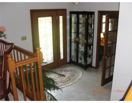 198 Paris Colliers Road Burgettstown, PA 15021 - Photo 3 of 18 Entry/Foyer. BEAUTIFUL AND SPACIOUS CERAMIC TILE FOYER - THE FAMILYROOM IS OFF TO THE RIGHT - THE FORMAL LIVING IS OFF TO HE LEFT