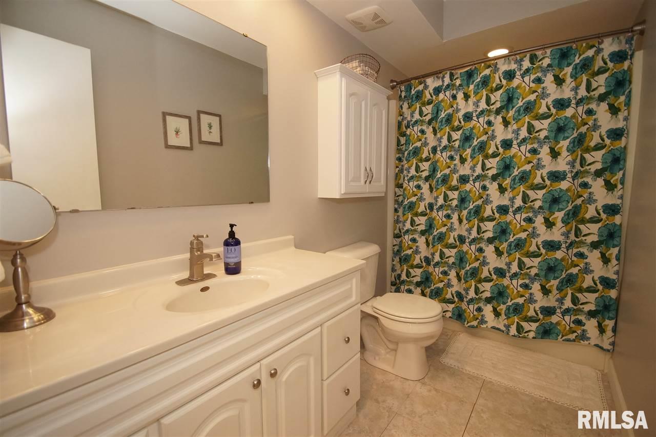5004 North Ronald Road Peoria, IL 61614 - Photo 14 of 19 Gallery Image 14
