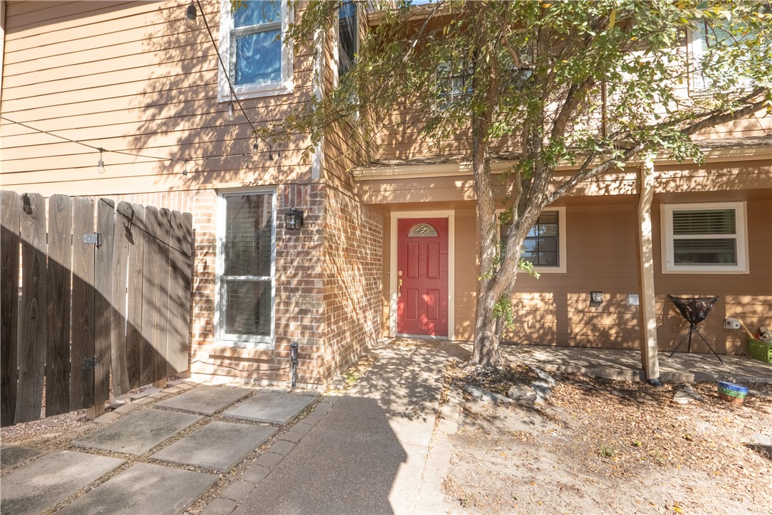 2827 Oakside Drive Bryan, TX 77802 - Photo 3 of 24