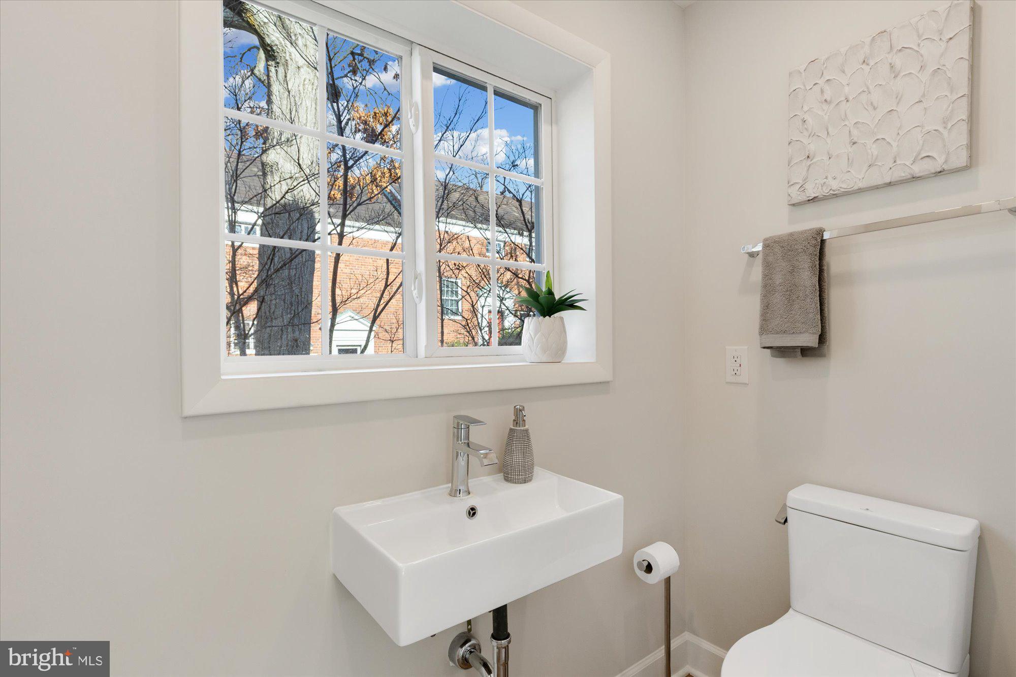 3254 Gunston Road Alexandria, VA 22302 - Photo 19 of 37 Half bath on main level